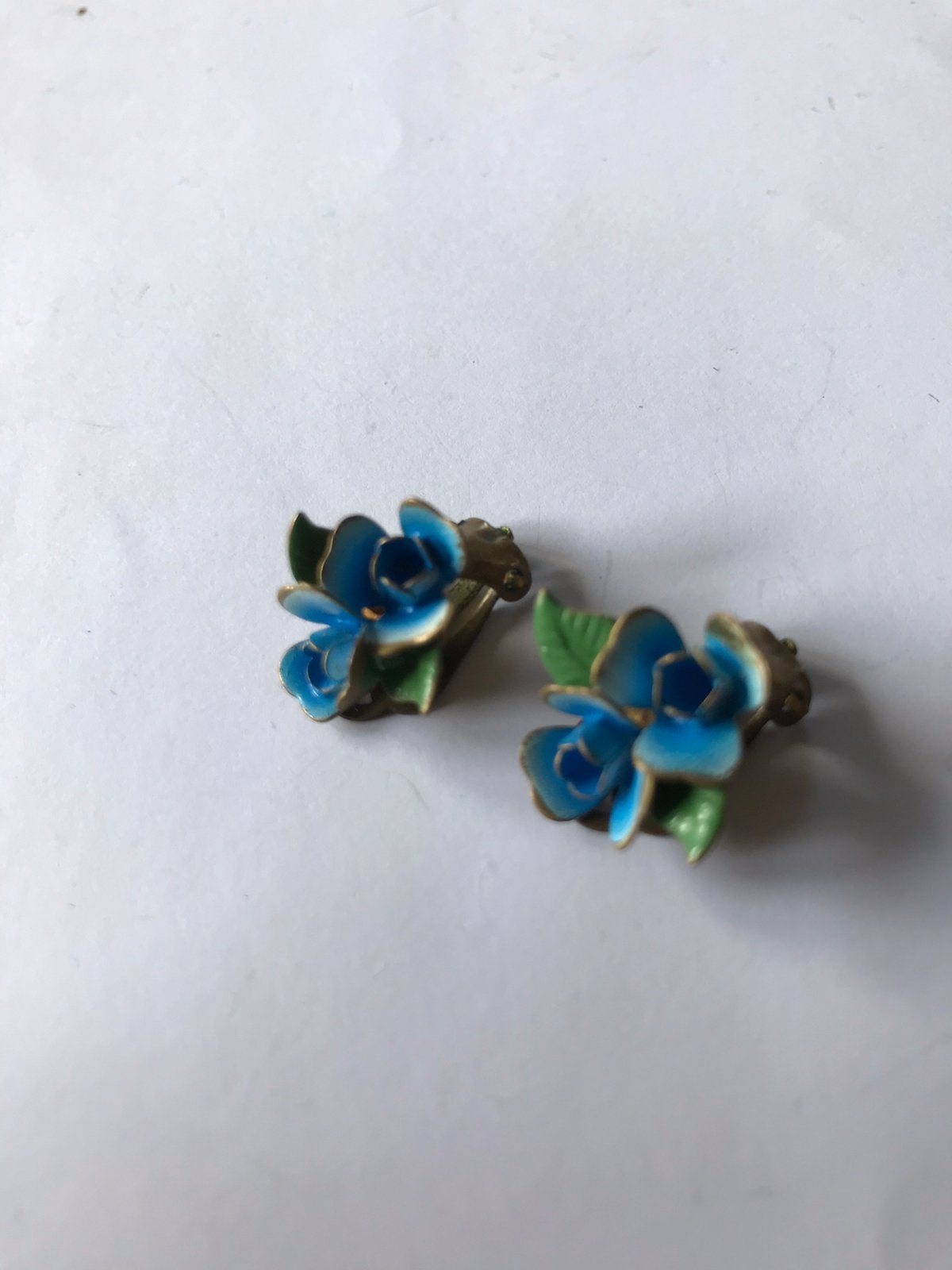 Oorclips blauwe bloemen, Ophalen of Verzenden, Gebruikt, Blauw, Overige materialen