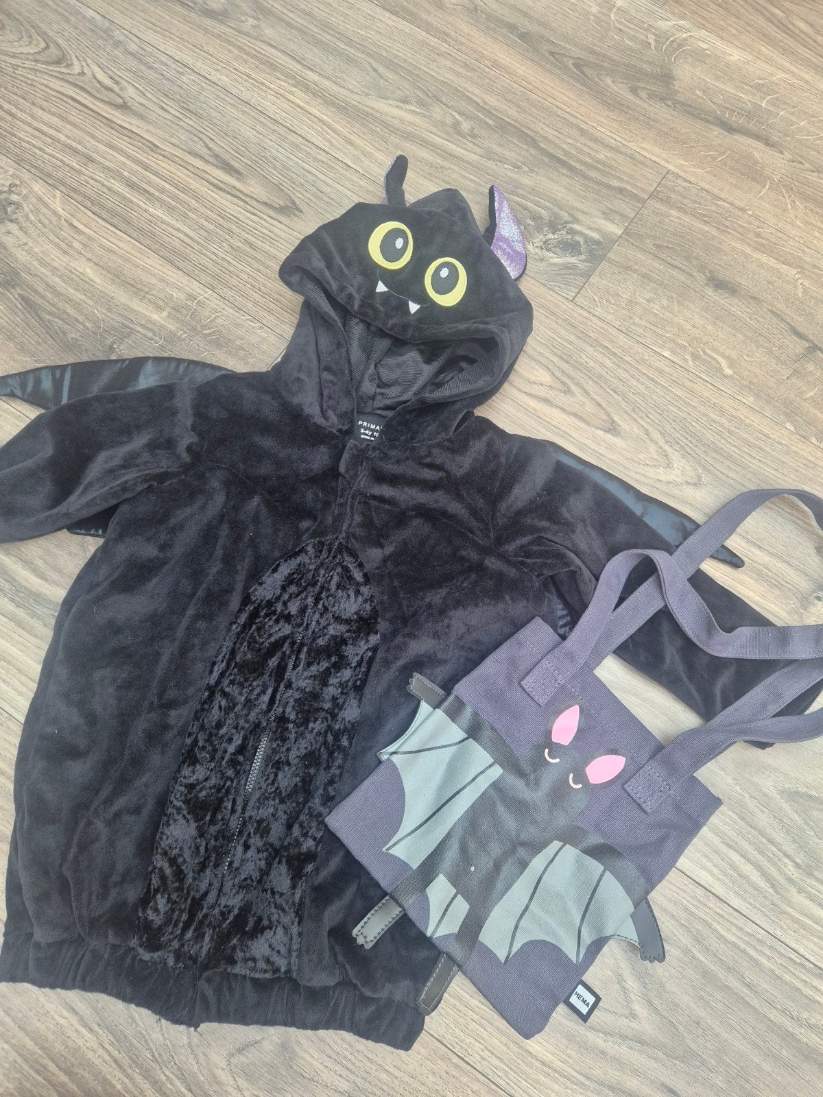 Vleermuis Halloween Vest Maat 104 (3-4 jaar) + Tasje, Jongen of Meisje, Trui of Vest, Ophalen of Verzenden, Zo goed als nieuw