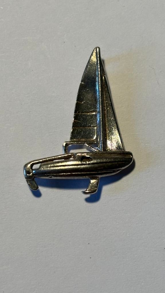 Zilveren zeilboot hanger, gratis verzending, Overige voorstellingen, Nieuw, Ophalen of Verzenden, Zilver