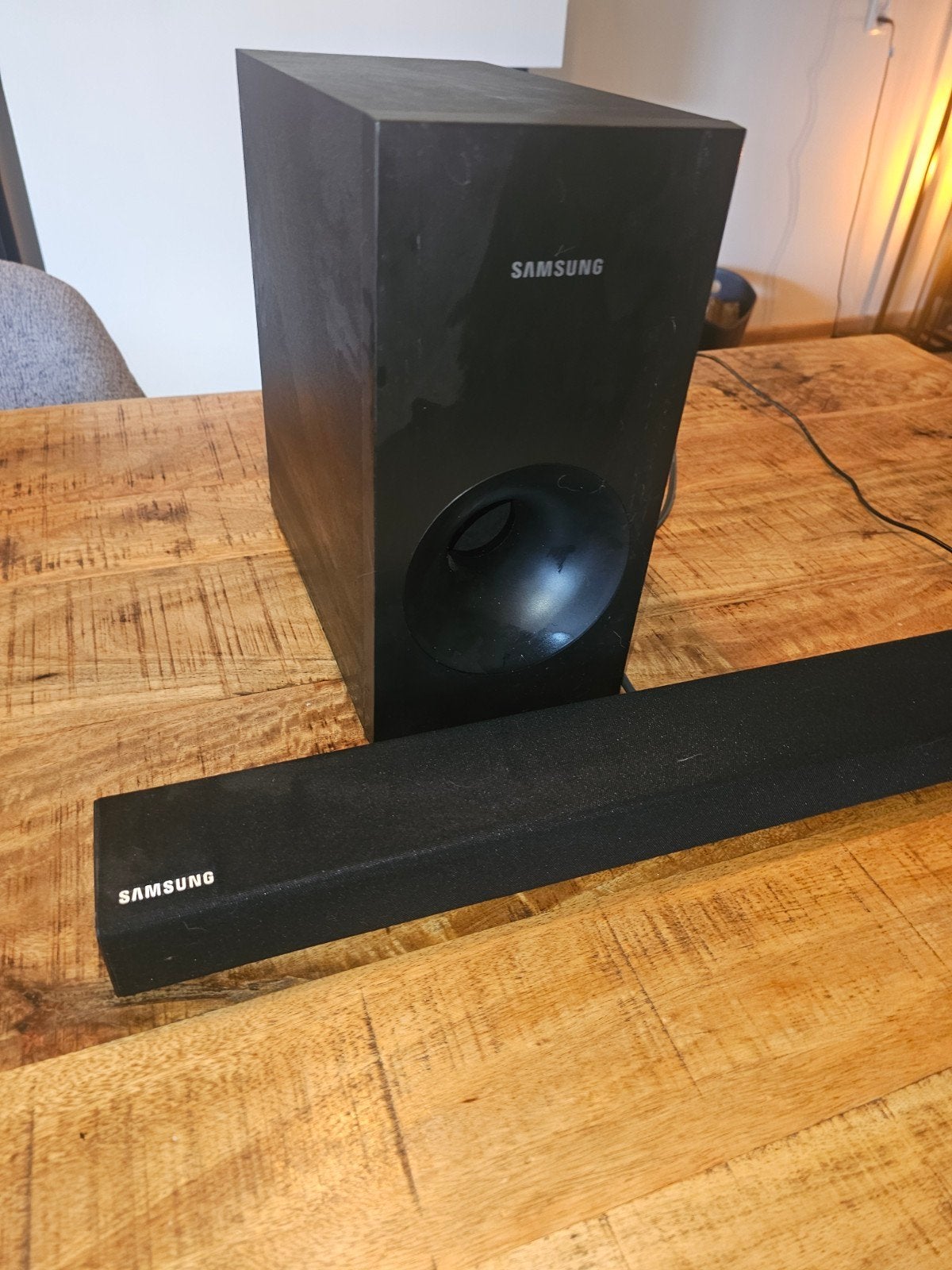Foto 3 van Samsung Soundbar HW-K335/XN & subwoofer en afstandsbedienin