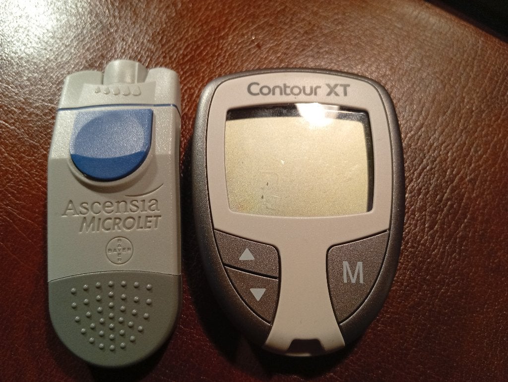 bloedsuiker tester contour XT met prikpen lancetten, Ophalen of Verzenden, Zo goed als nieuw