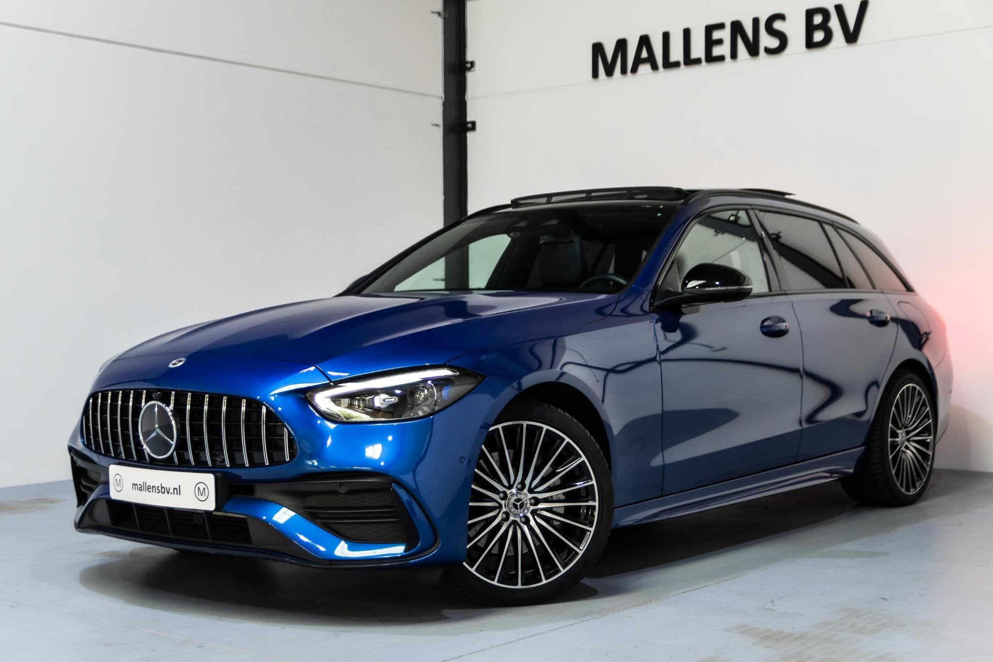 Mercedes-Benz C-klasse Estate 300 e AMG Line PANO/LEDER/HEAD, Auto's, Achterwielaandrijving, Euro 6, 4 cilinders, Blauw