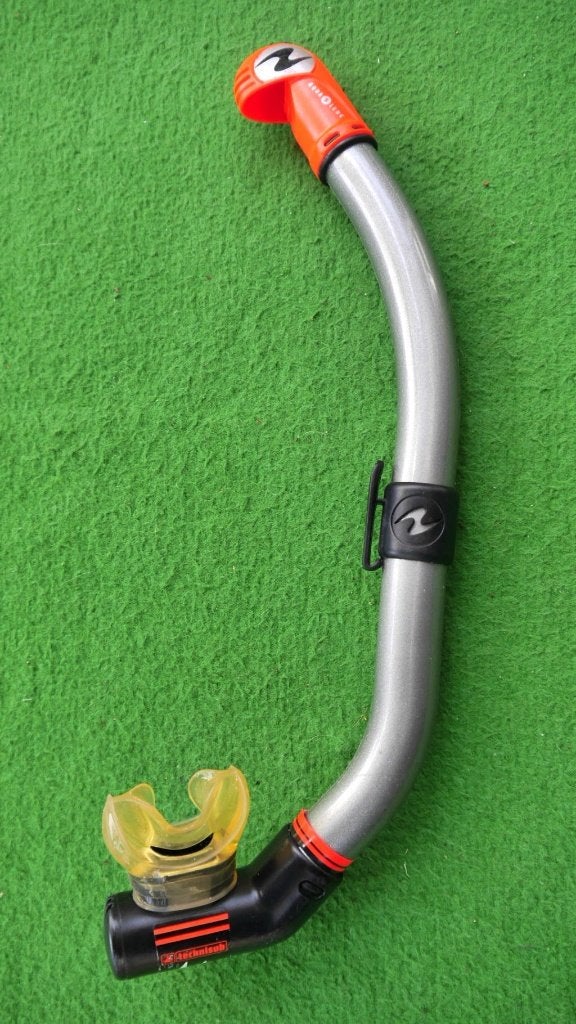 Luxe Aqualung Air Dry snorkel, met dubbel waterloosventiel!, Ophalen of Verzenden, Zo goed als nieuw, Duikbril of Snorkel