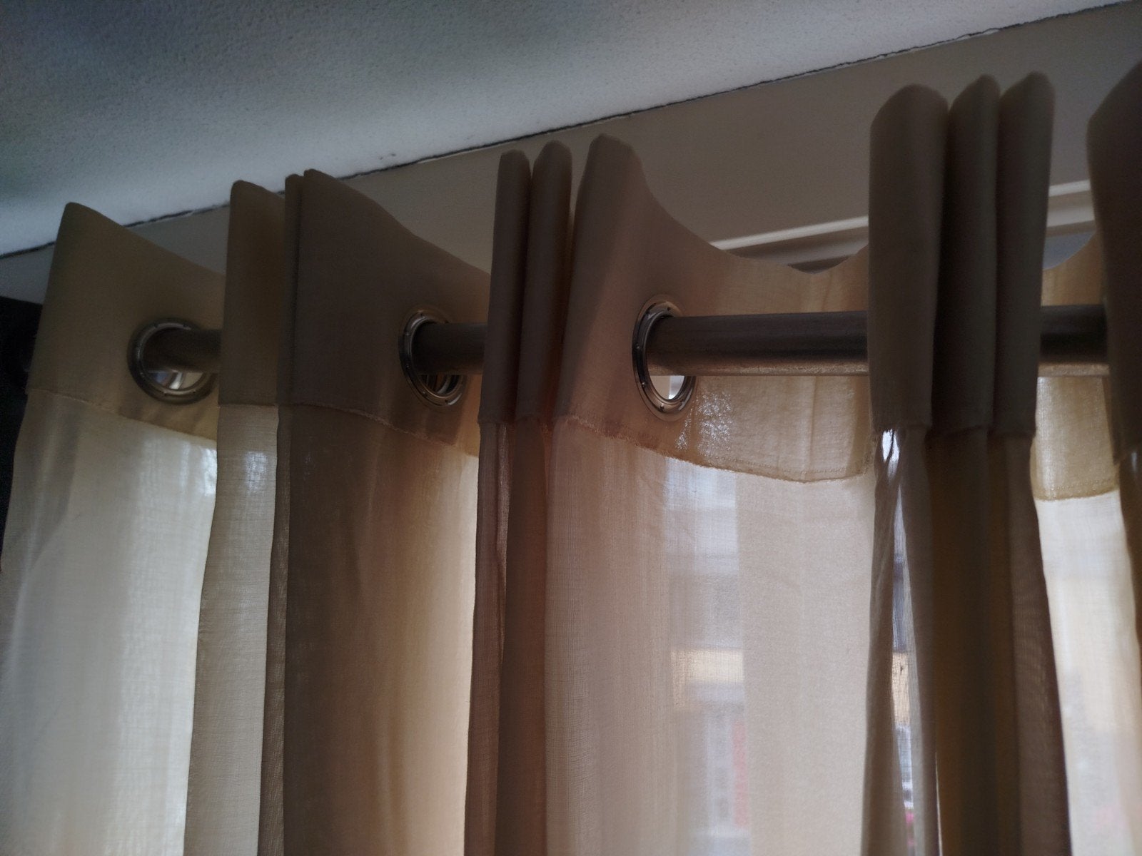 Vitrage met ringen beige 2.70 hoog x 4.70 bteed, Huis en Inrichting, Ophalen, 470 cm, Beige, Polyester