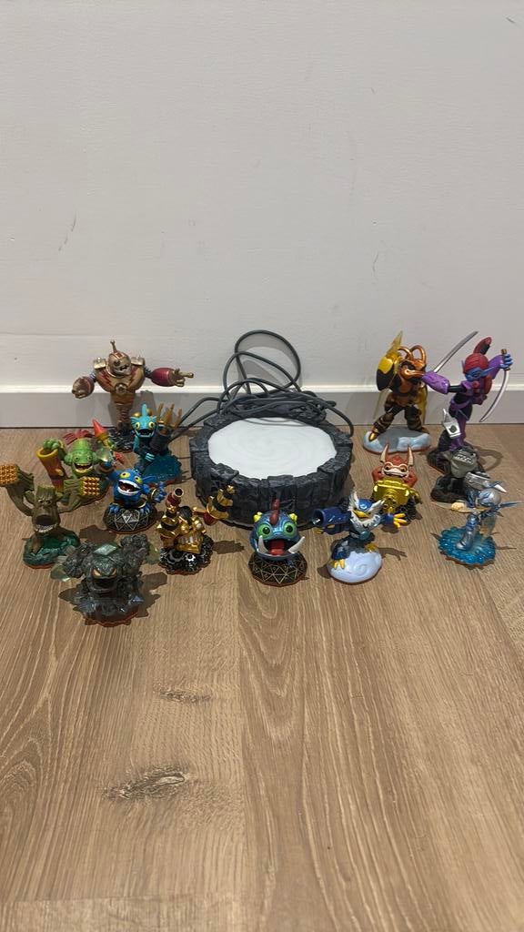 Skylanders giants inlcusief game en collectie poppetjes, Avontuur en Actie, Gebruikt, Verzenden, 2 spelers