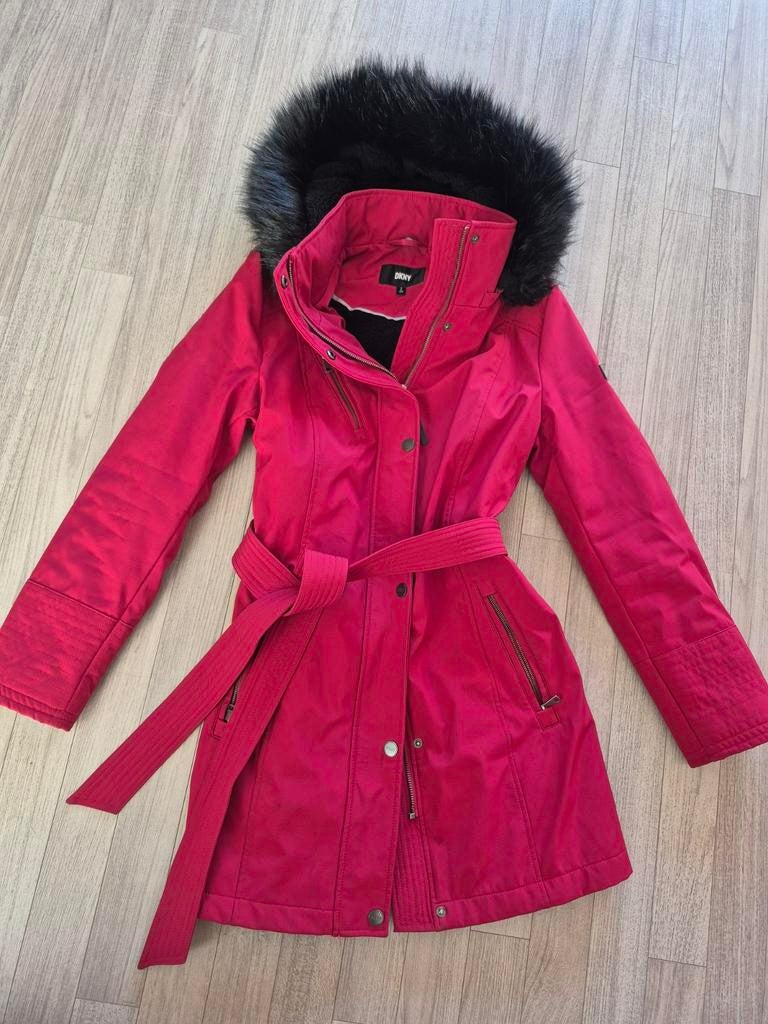 Rood Winterjas Zwarte Bontkraag Maat S Merk DKNY, Ophalen of Verzenden, Zo goed als nieuw, Maat 36 (S), Rood