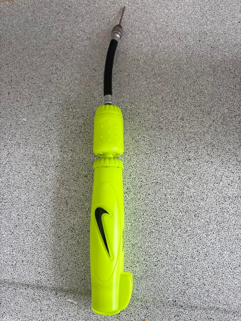 Nike Balpomp - Neon Geel, Ophalen of Verzenden, Zo goed als nieuw