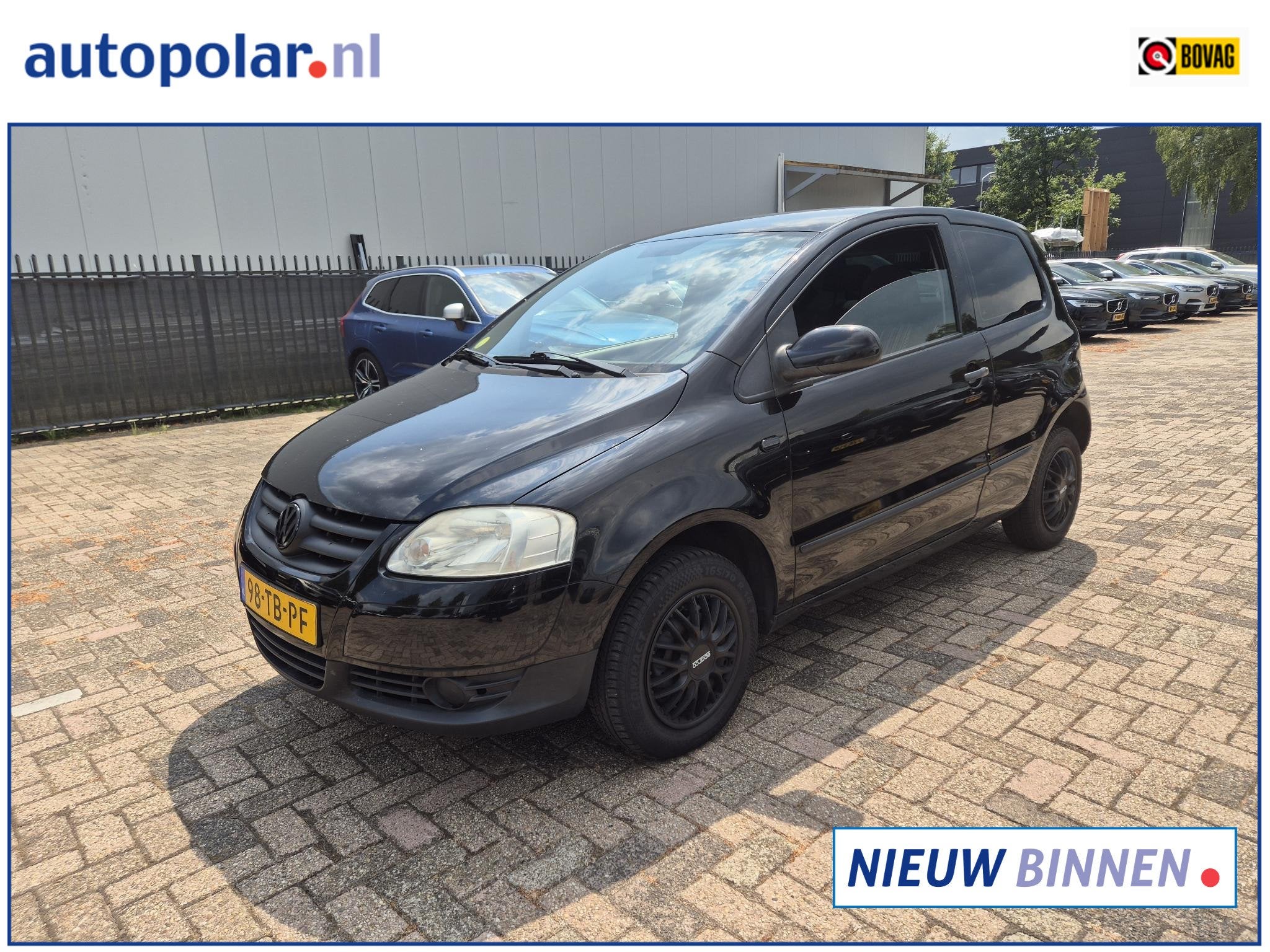 Volkswagen Fox 1.2 Trendline Nieuwe APK/Zwarte Details etc., Auto's, Volkswagen, Voorwielaandrijving, Stof, 4 stoelen, 1198 cc