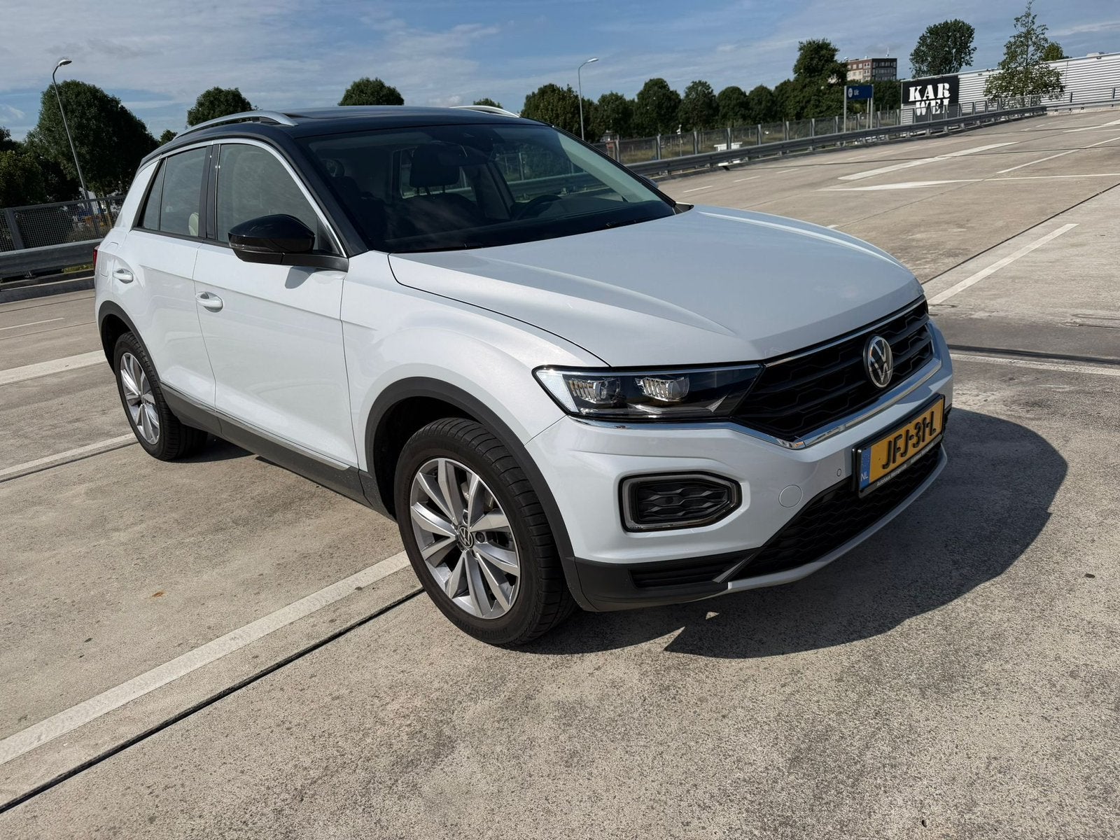 Vw TROC 1.5 TSI DSG Automaat pano/virtual/keyl/camera/acc/, Auto's, Volkswagen, Stof, 1498 cc, Zwart, 4 cilinders