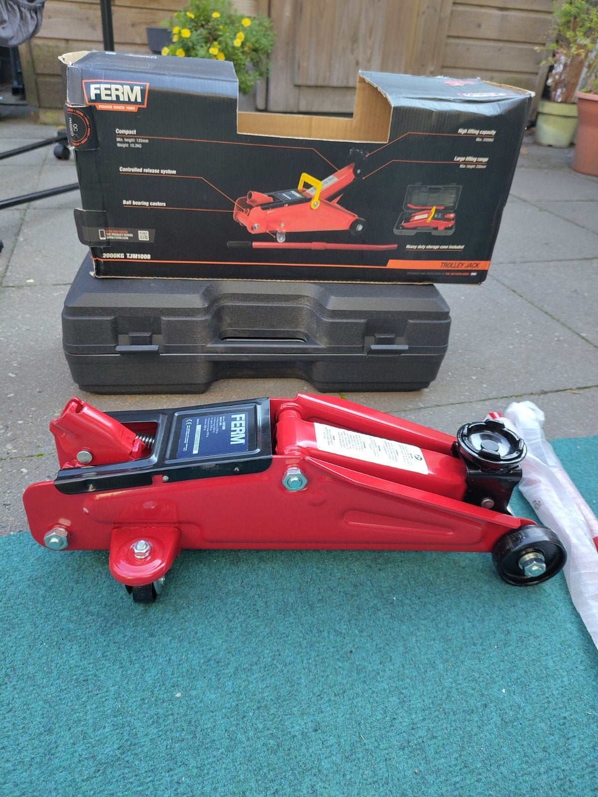 Ferm Garagekrik 2000KG TJM1008 met opbergkoffer, Ophalen, Zo goed als nieuw, Hydraulisch, Garagekrik