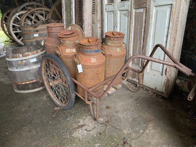 Oude metalen Kar met melkbussen – decoratie, Ophalen, Gebruikt, Beatrixweg , Heerde, BarrelAtelier