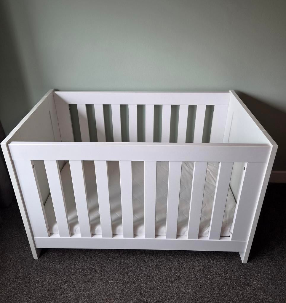 Te koop: TWF ledikant wit (60x120), Kinderen en Baby's, Kinderkamer | Complete kinderkamers, Zo goed als nieuw, Jongetje of Meisje