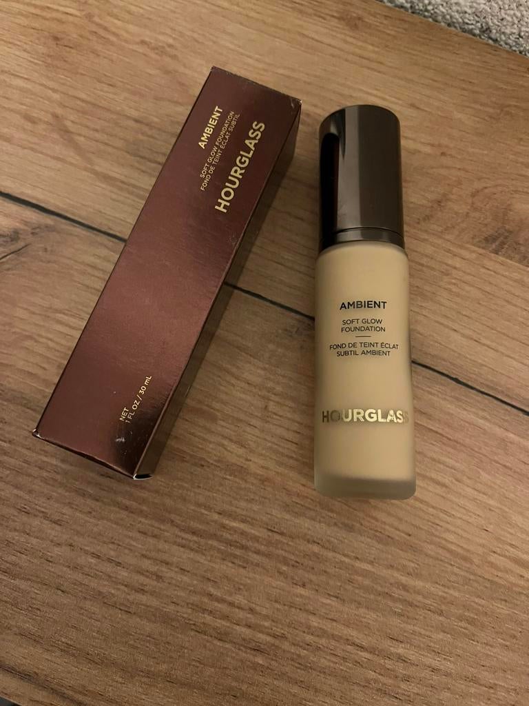 Hourglass Ambient Soft Glow shade 5, Ophalen of Verzenden, Zo goed als nieuw, Gehele gezicht