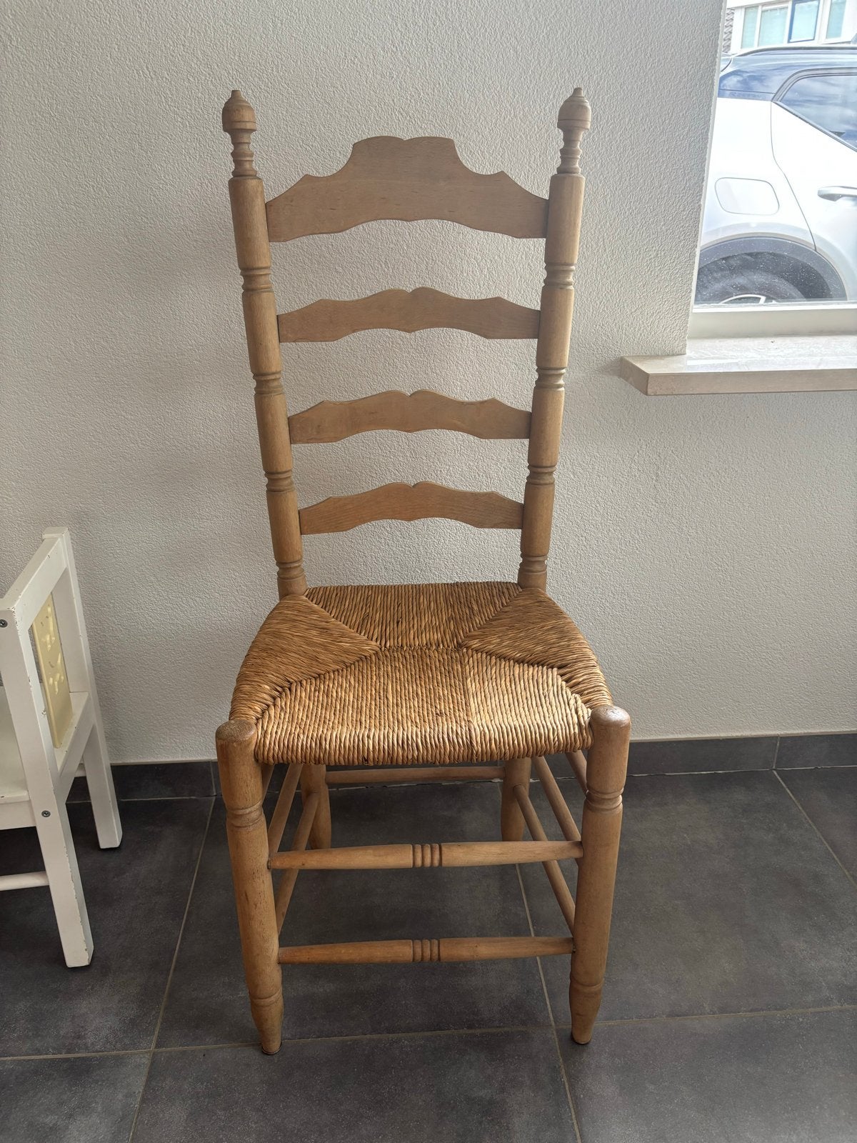 Ouderwetse rieten stoel van grenen hout, Ophalen