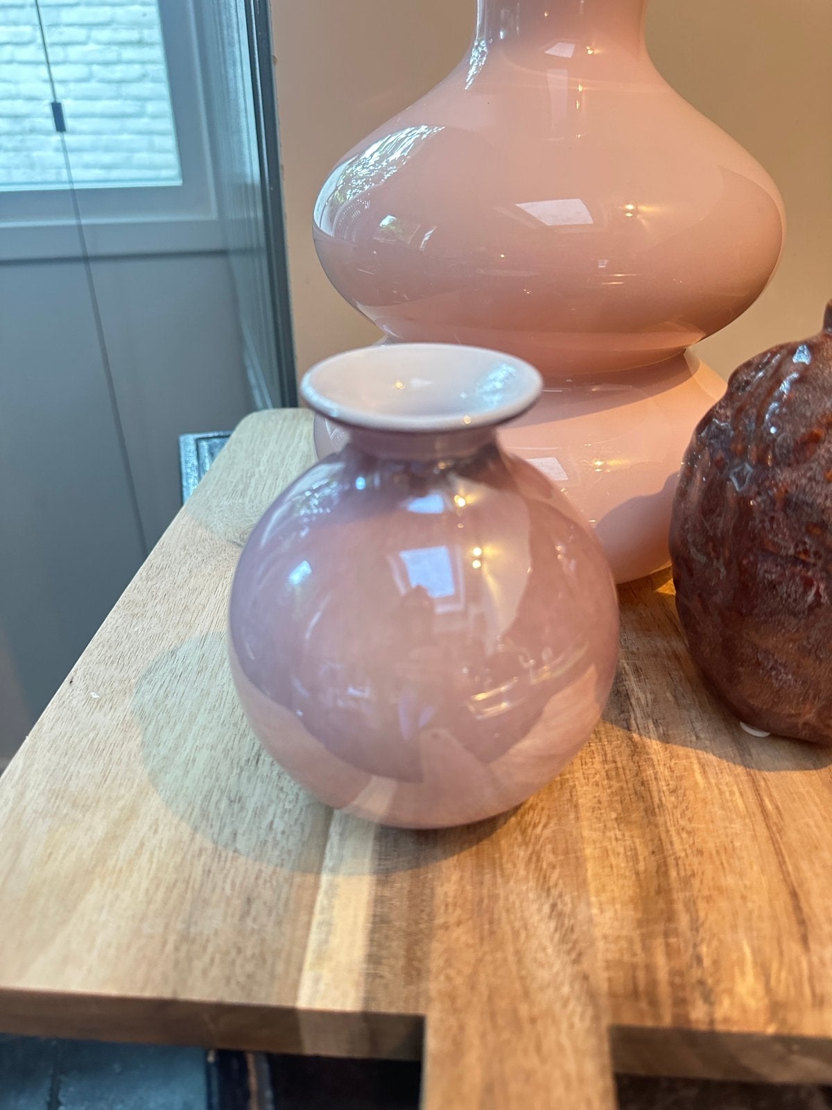 Klein oudroze / lila glazen vaasje opaal bolvaasje LifeStyle, Ophalen of Verzenden, Zo goed als nieuw, Paars, Glas