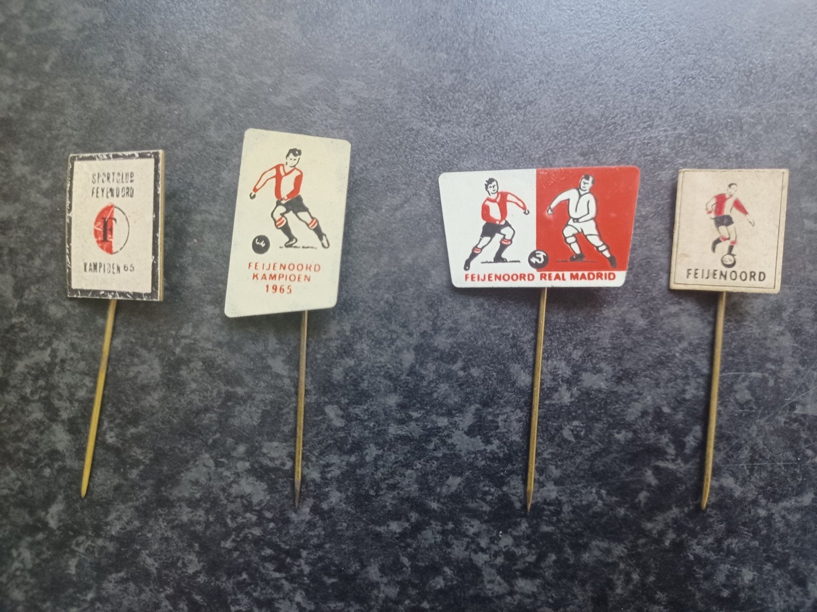 4x Speldje van Feyenoord (sport voetbal Rotterdam), Ophalen, Gebruikt, Sport, Speldje of Pin