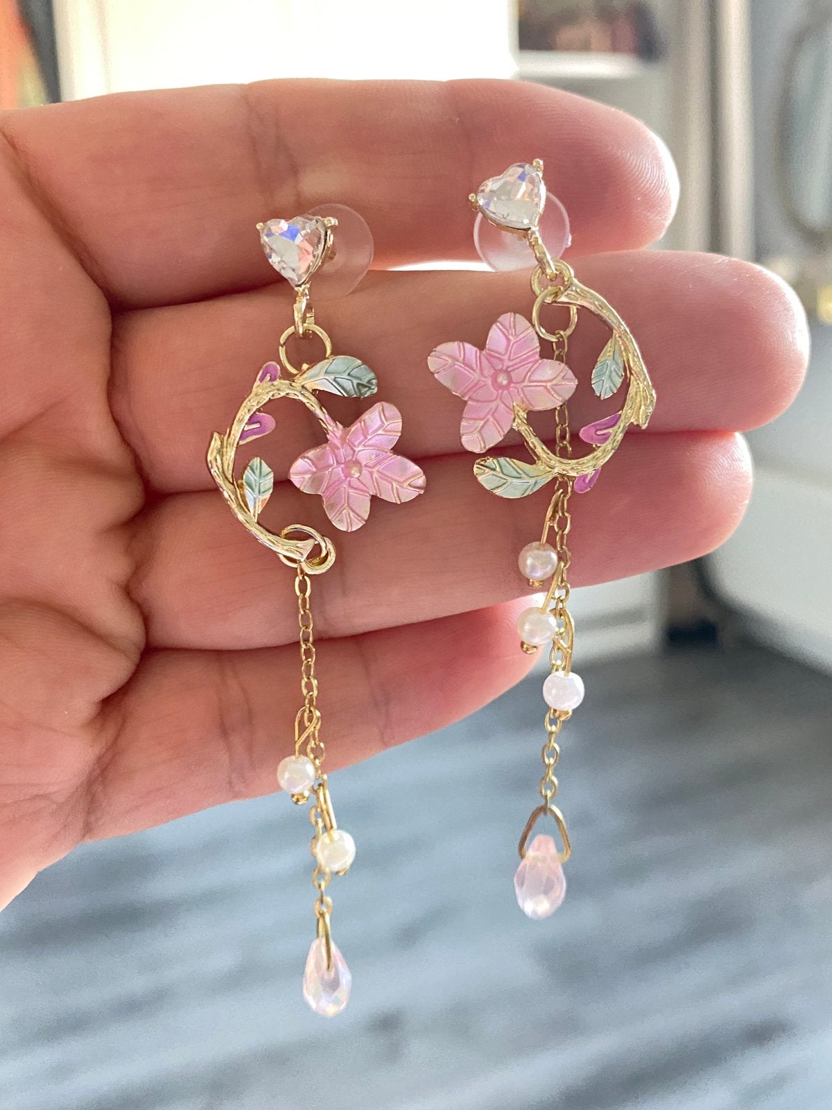Super leuke hang oorbellen goudkleurig met bloemen, Ophalen of Verzenden, Zo goed als nieuw, Goud, Overige materialen
