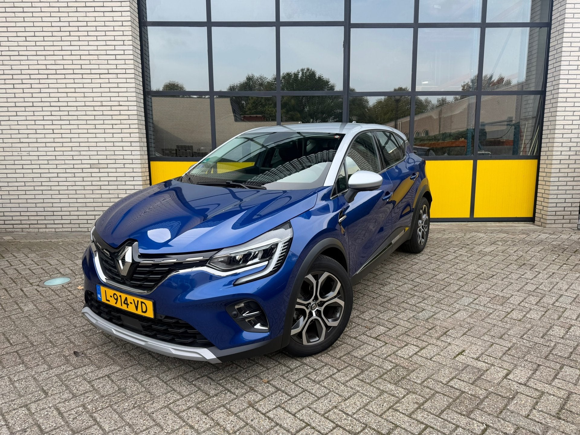 Renault Captur 140PK Edition One, Trekhaak Bose geluid & Ful, Auto's, Gebruikt, Blauw, Leder, Bedrijf