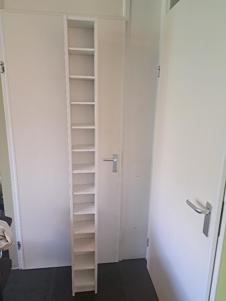 CD kast GNEDBY, Ophalen, 150 discs of meer, Zo goed als nieuw, Hout