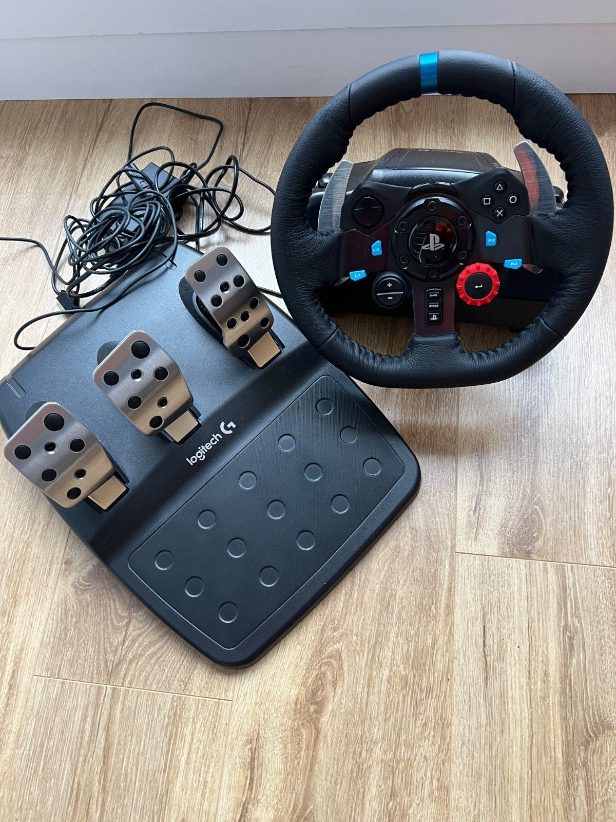 Logitech G29 Driving Force Racing Wheel + Pedalen, Spelcomputers en Games, Ophalen, 1 speler, Racen en Vliegen, Zo goed als nieuw