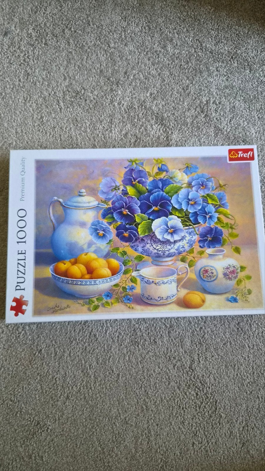 Trefl Legpuzzel 1000 stukjes - Blauwe Bloemen en Fruit, Ophalen of Verzenden, 500 t/m 1500 stukjes, Zo goed als nieuw, Legpuzzel