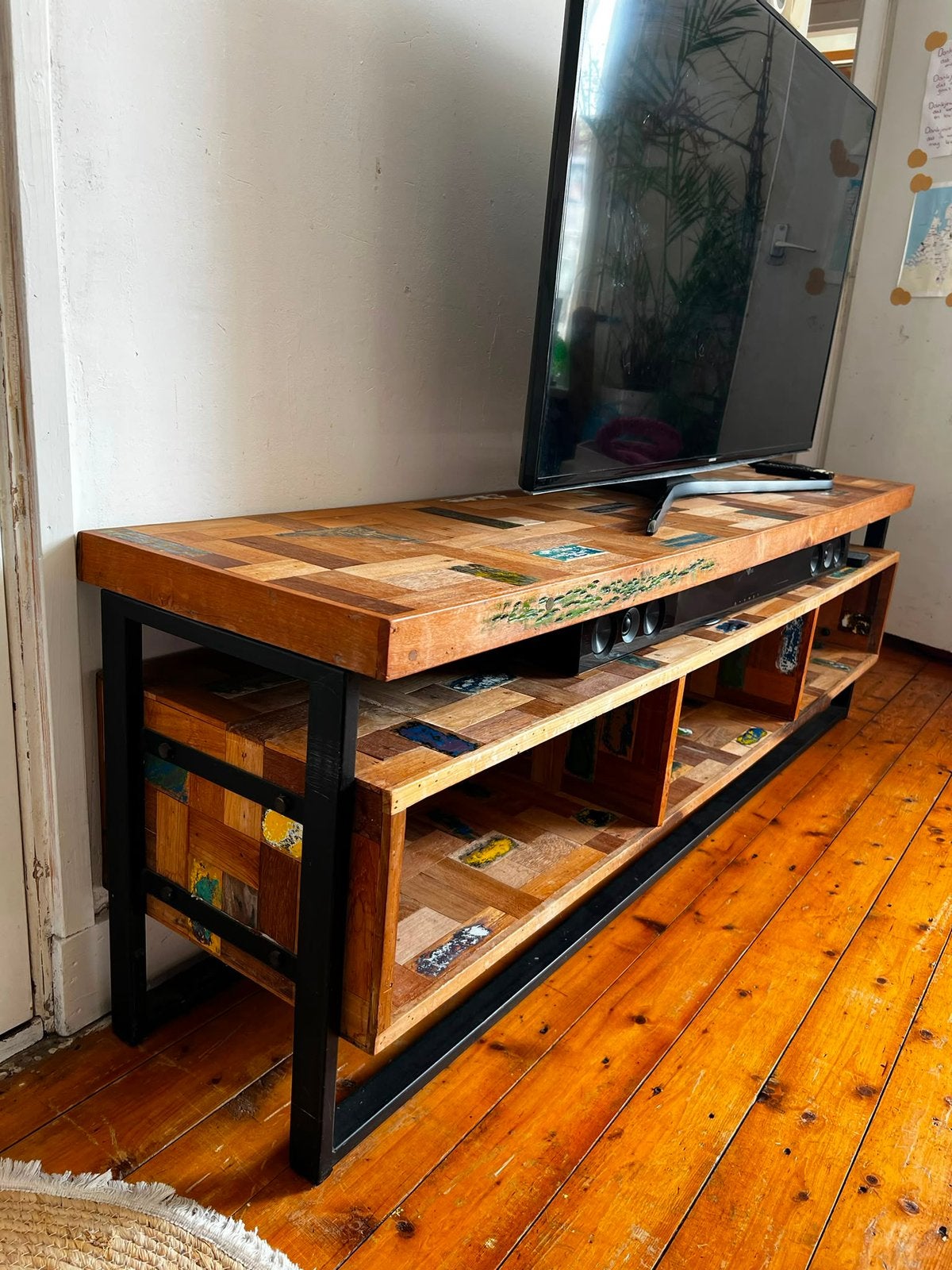 Houten TV meubel, 150 tot 200 cm, Zo goed als nieuw, Minder dan 100 cm, 25 tot 50 cm