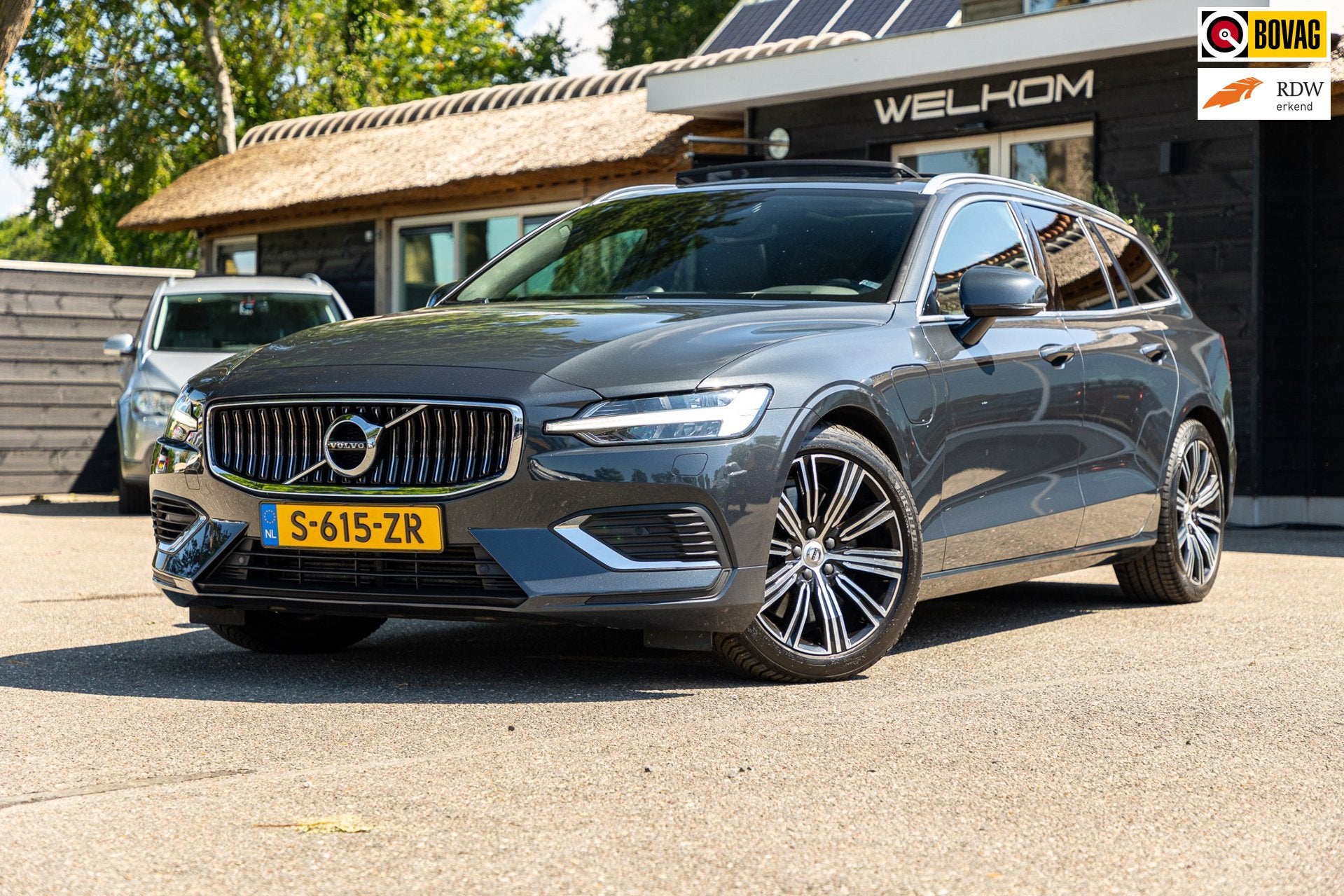 Volvo V60 2.0 T8 Twin Engine AWD I Inscription I Bowers & Wi, Automaat, Gebruikt, 4 cilinders, 1972 kg