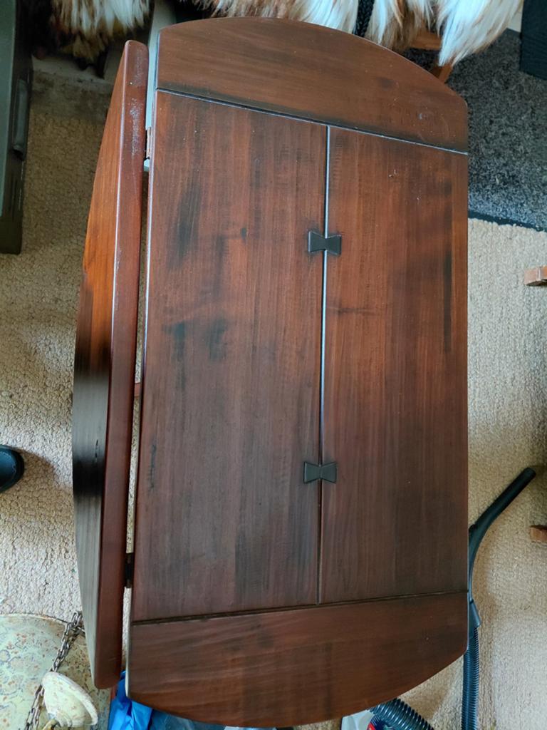 Tafeltje, driepoot, Ophalen
