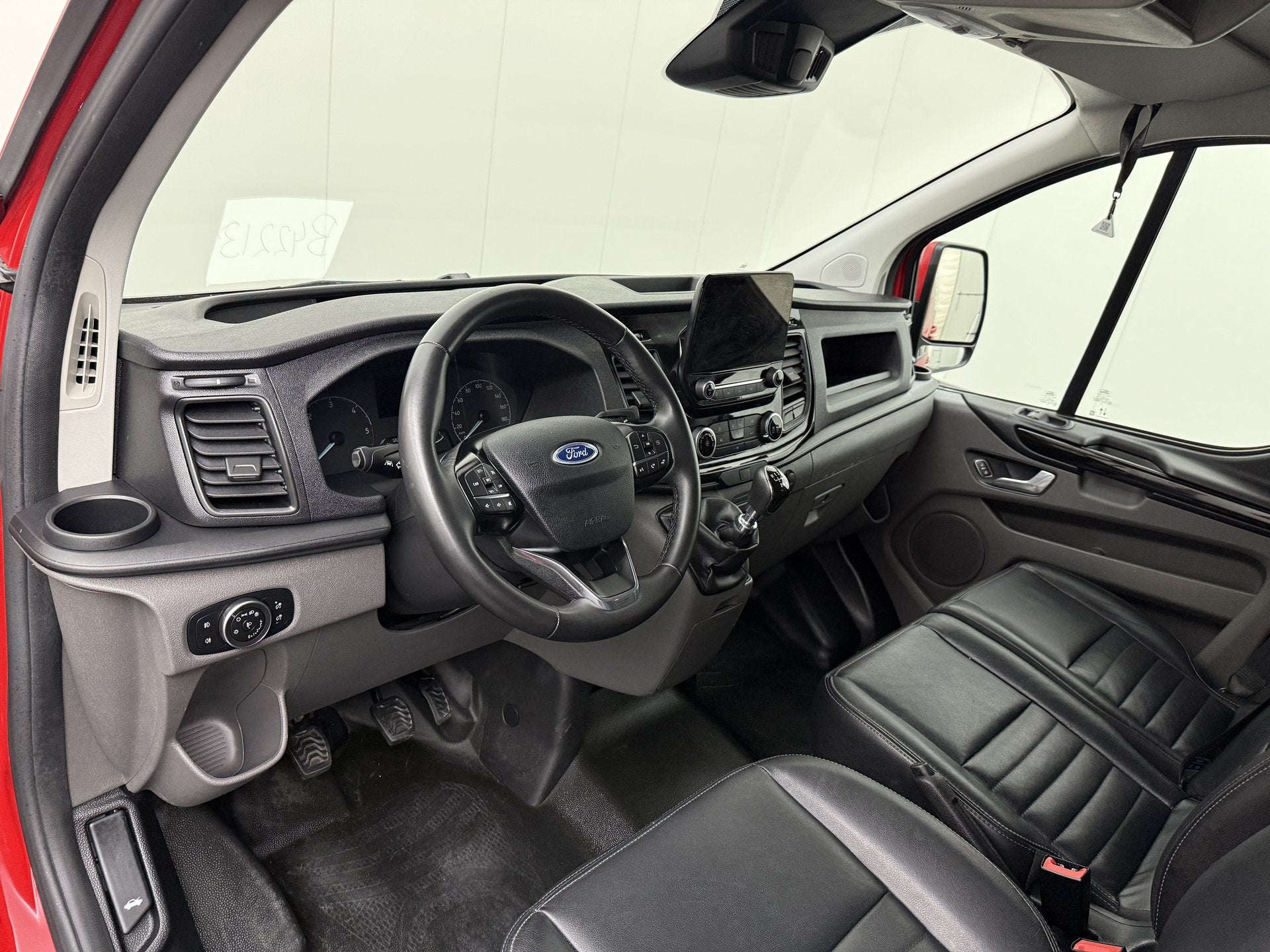 Ford Transit Custom 2.0TDCi 130PK Lang Dubbele Cabine Trail, Auto's, LED verlichting, Gebruikt, Leder, 2170 kg