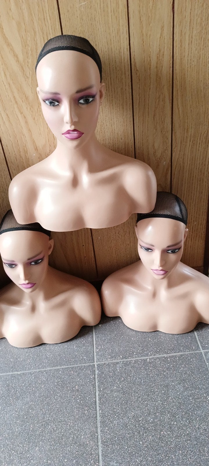 Three mannekuin head going for €100, Hobby en Vrije tijd, Ophalen of Verzenden, Nieuw, Meerdere media