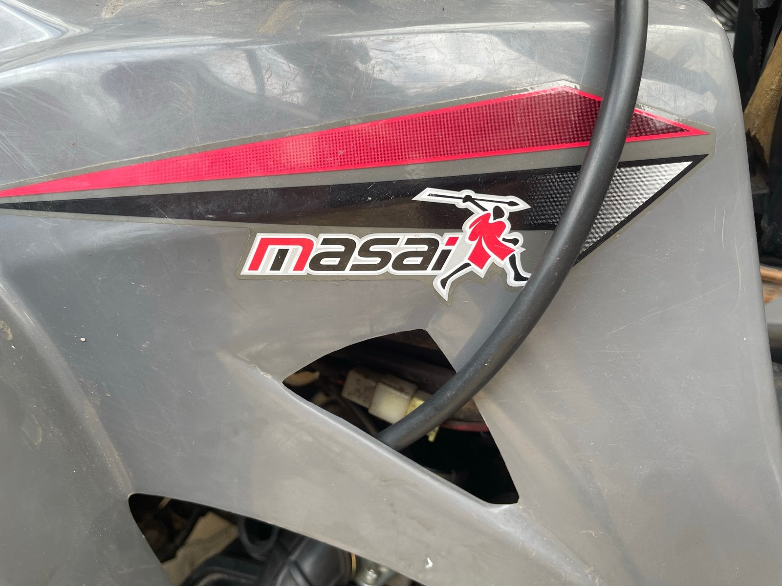 Masai Quad - Grijs met rode accenten, 1 cilinder, 11 kW of minder