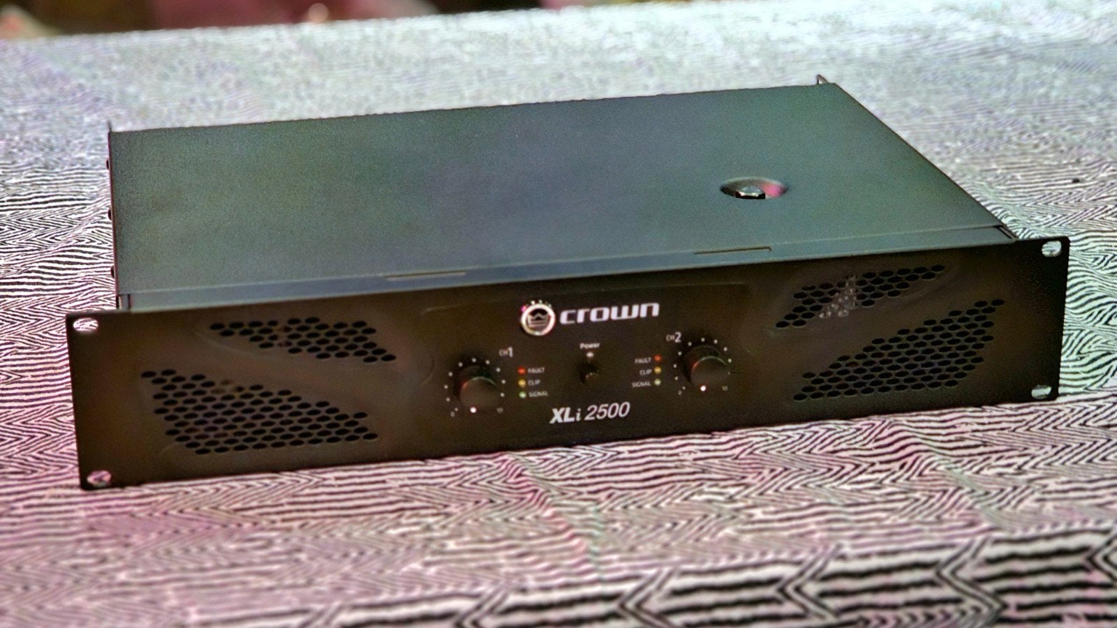 Crown XLI 2500 professionele eindversterker zgan, Ophalen of Verzenden, Zo goed als nieuw, 1000 watt of meer, P.A.