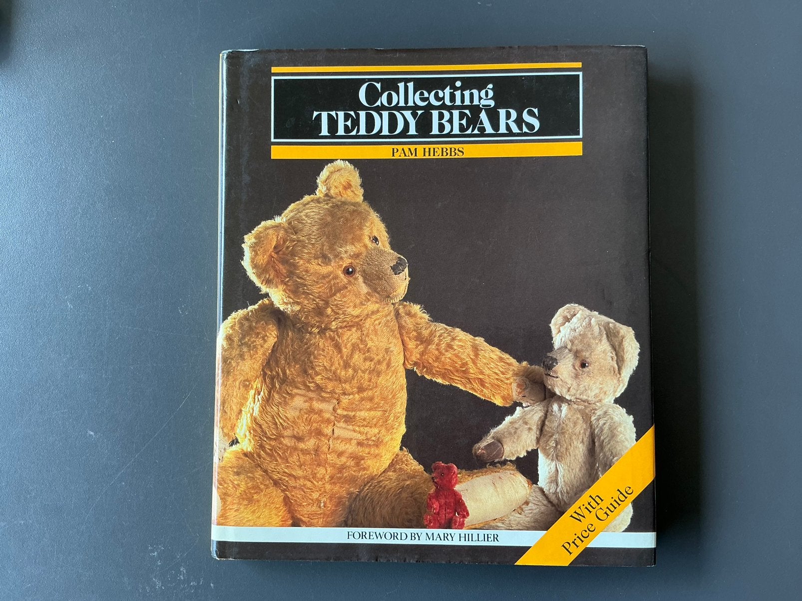 Collecting Teddy Bears - Pam Hebbs, Ophalen of Verzenden, Zo goed als nieuw
