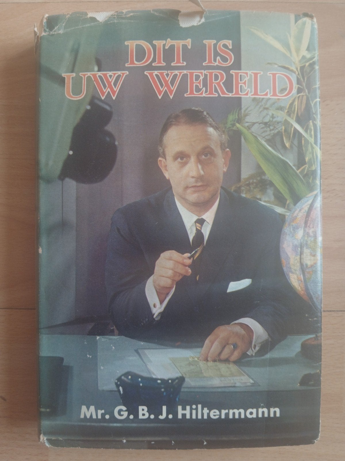 Dit is uw wereld - Mr. G.B.J. Hiltermann, Ophalen of Verzenden, Gelezen, Mr. G.B.J. Hiltermann, Nederland