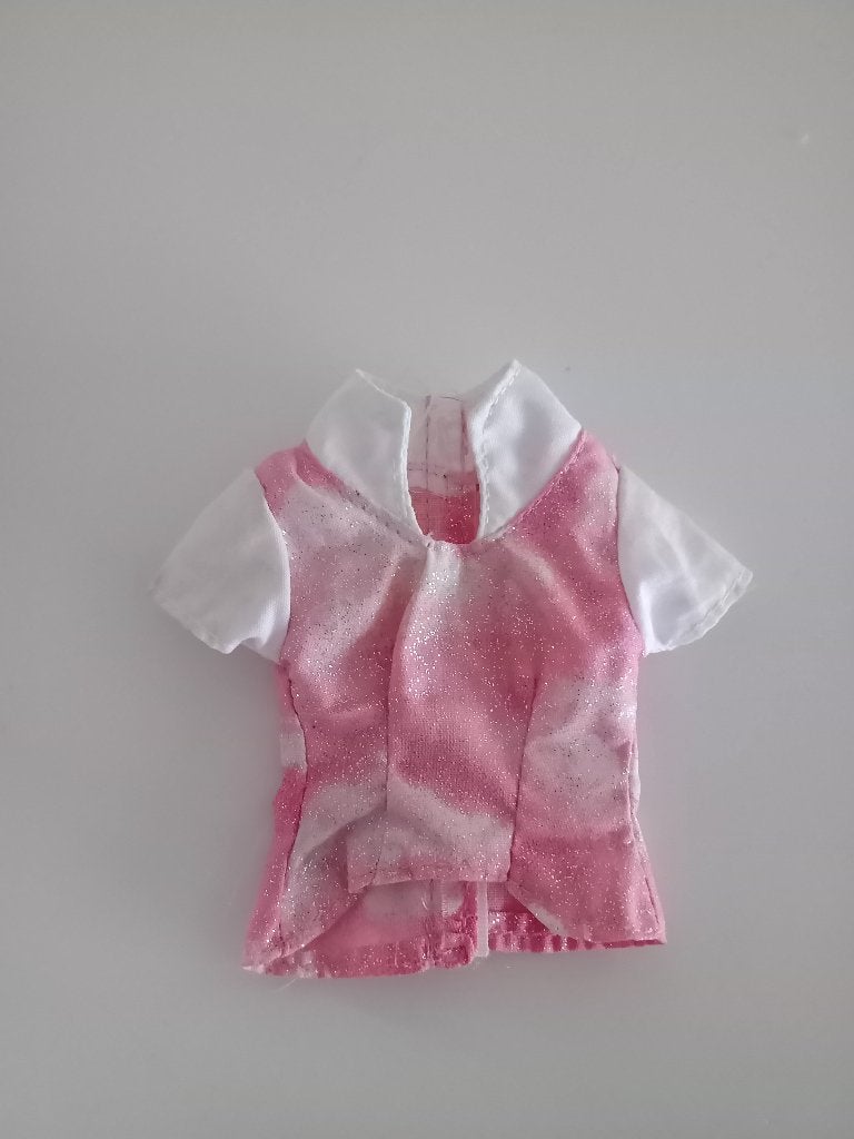 Foto 9 van Veel leuke Shirtjes voor (Barbie) Poppen (12 foto’s)