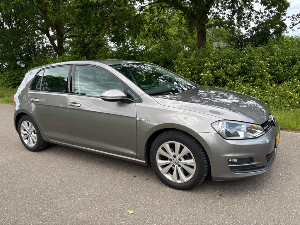 Volkswagen Golf 7 1.0 TSI 5D 2015 Grijs Bluemotion, Voorwielaandrijving, Stof, Parkeersensor, 610 kg