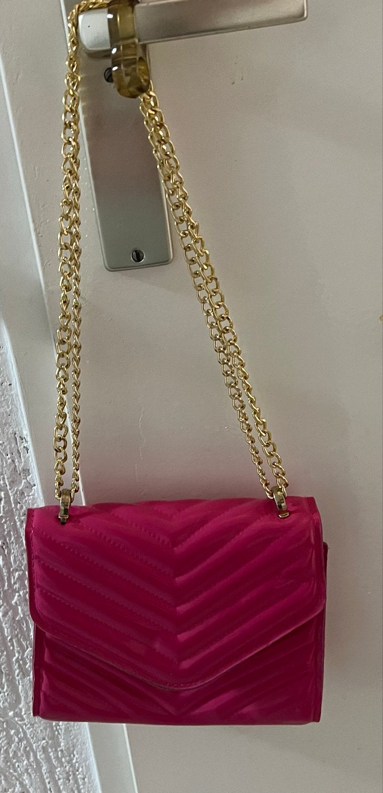 Roze schoudertasje met gouden ketting, Ophalen of Verzenden, Zo goed als nieuw