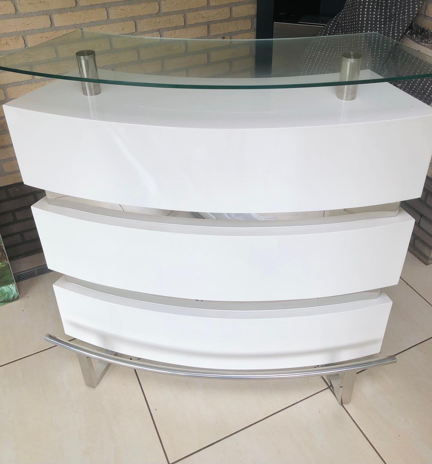 Moderne witte bar met glazen blad - Zeer goede staat, Ophalen, Zo goed als nieuw