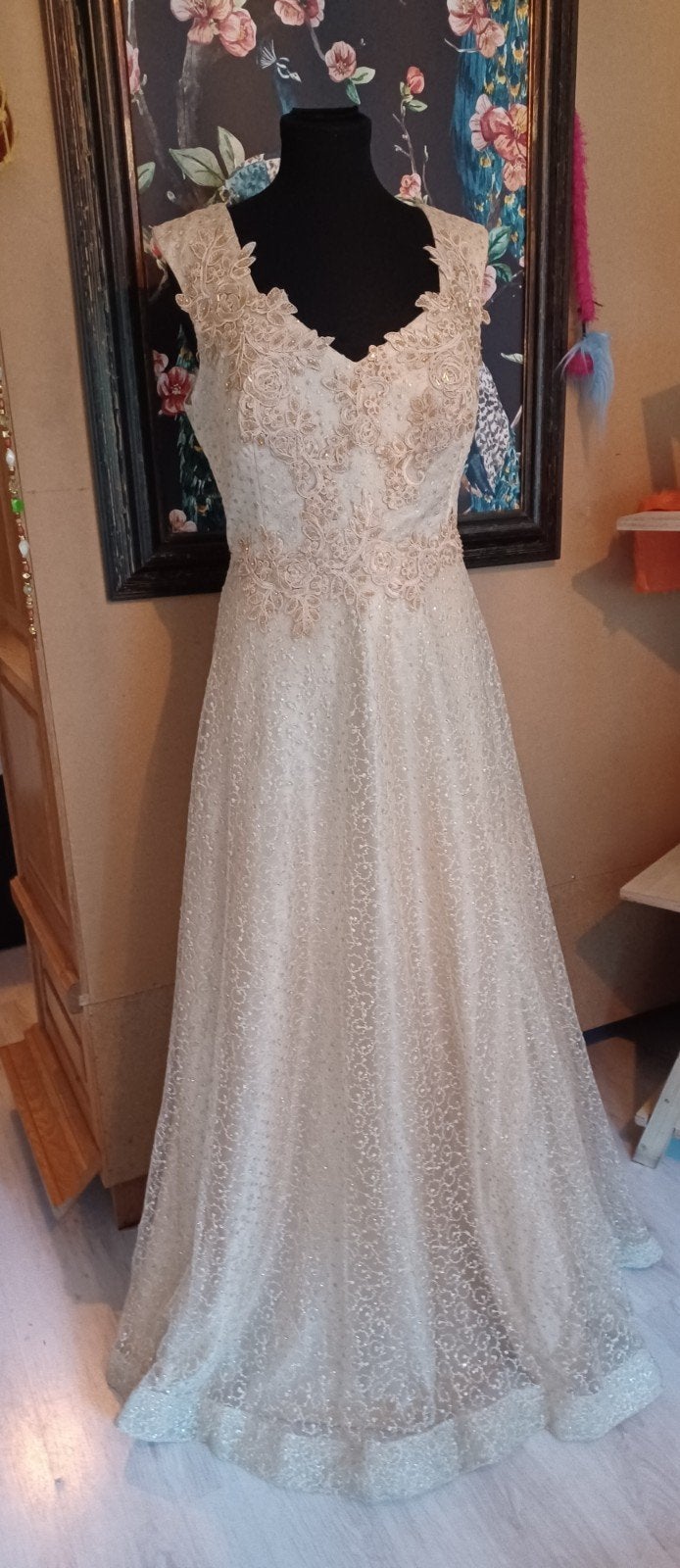 prachtige jurk maat 42, Kleding | Dames, Ophalen of Verzenden, Zo goed als nieuw, Goud, Onder de knie