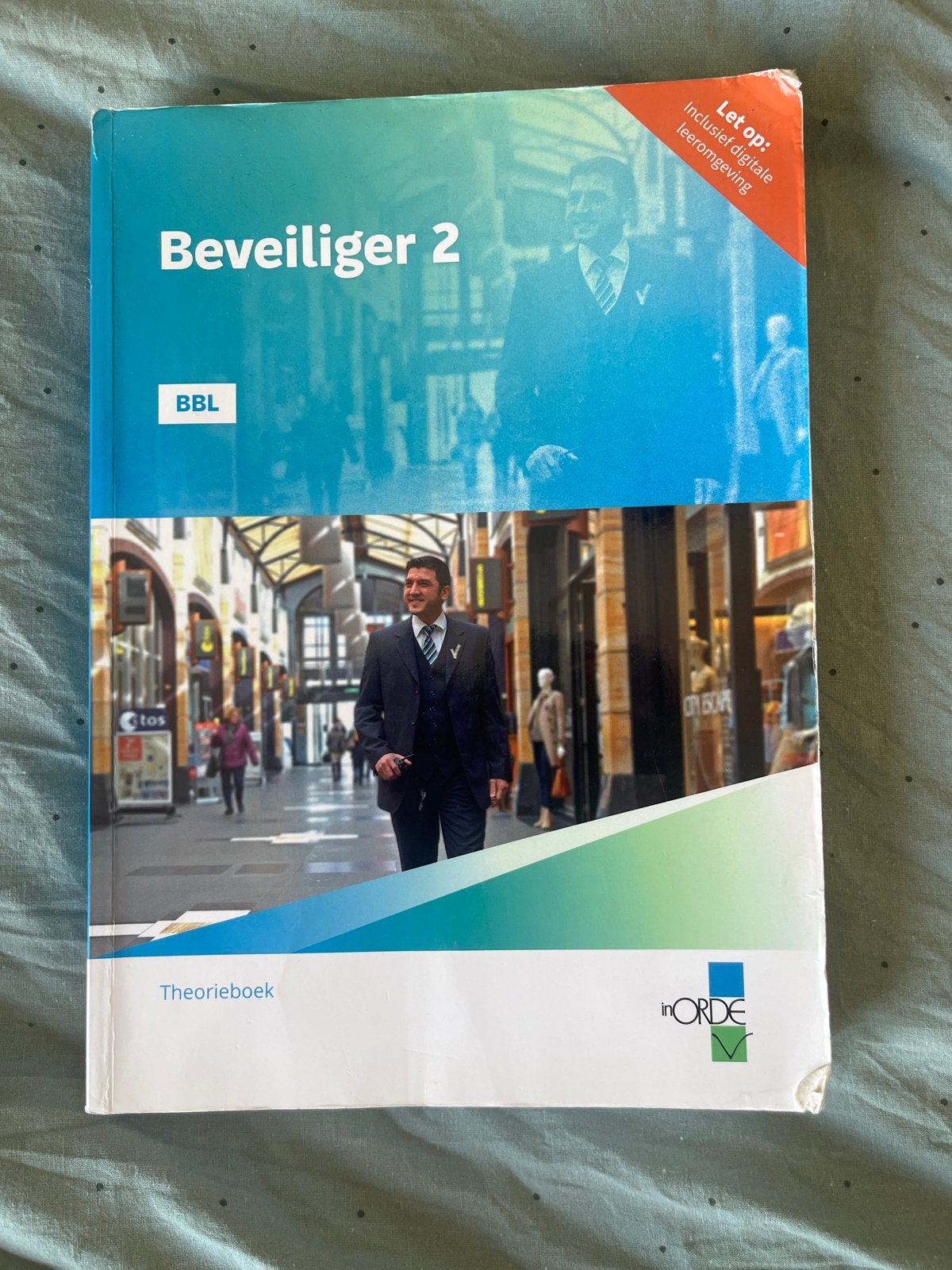Beveiliger 2 BBL Theorieboek - In Orde, Ophalen of Verzenden, Gelezen, MBO