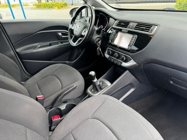 Kia Rio 1.2 CVVT 5deurs DynamicLine Airco,Navigatie,Camera, 4 cilinders, Wit, Origineel Nederlands, Bedrijf