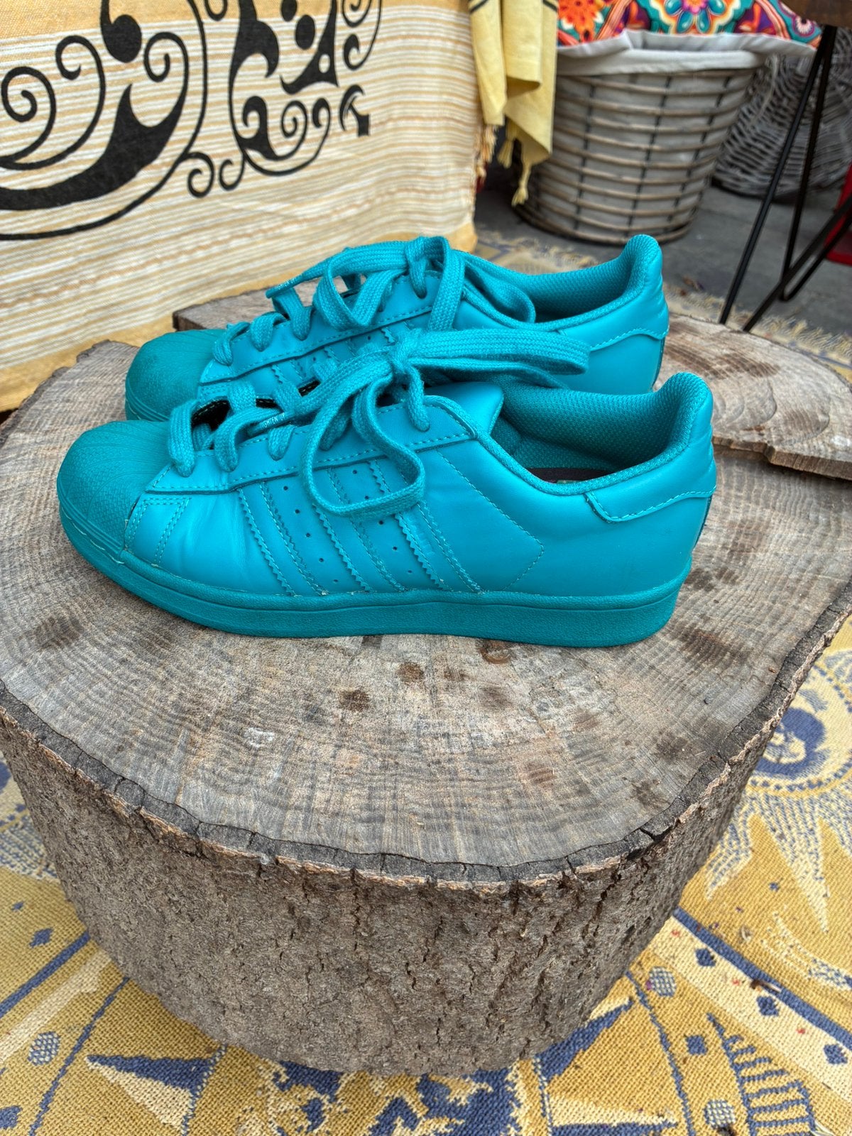 pharrell williams adidas limited edition turquoise sneakers, Ophalen of Verzenden, Groen, Sneakers of Gympen, Zo goed als nieuw