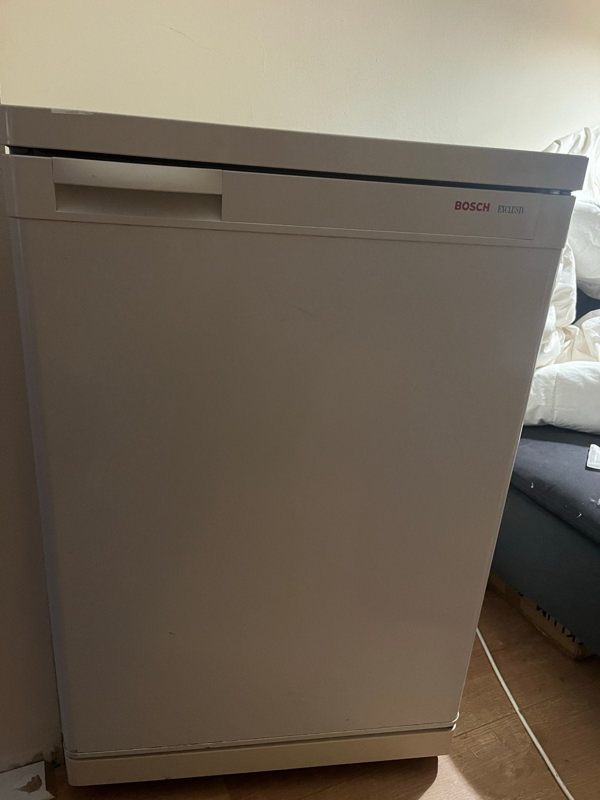 Bosch Exclusiv koel-vriescombinatie - compact en goed, Gebruikt, 100 tot 150 liter, 45 tot 60 cm, Met vriesvak