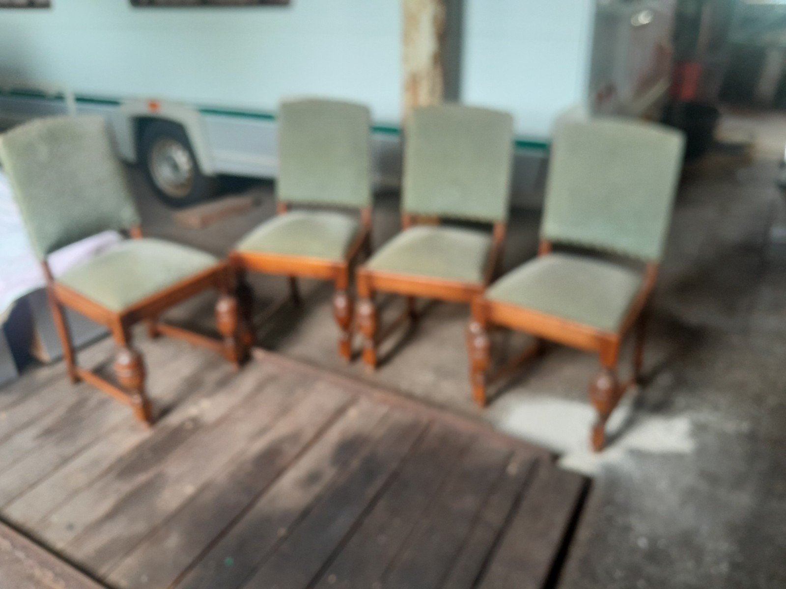 Set van 4 antieke stoelen met groene bekleding, Ophalen