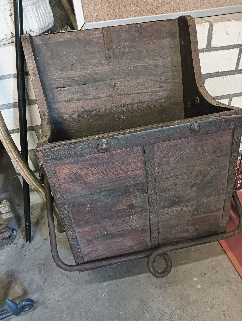 19e eeuws houten graanoogstbak, Ophalen