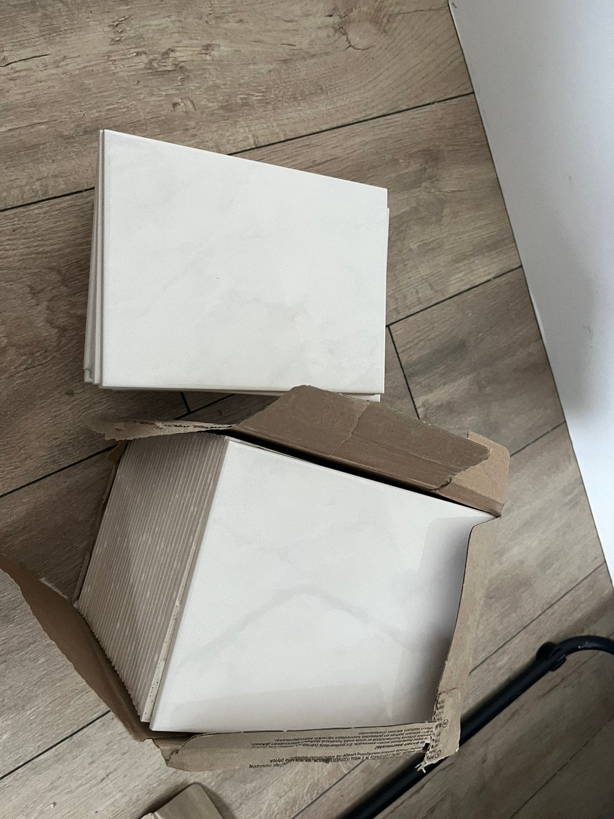 56 witte badkamer tegels van 15 cm x 20 cm, Ophalen, Zo goed als nieuw, Minder dan 5 m², 20 tot 40 cm