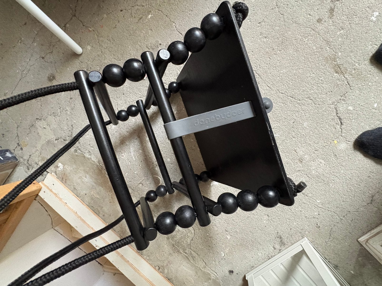 Binnen schommel Donebydeer, Ophalen