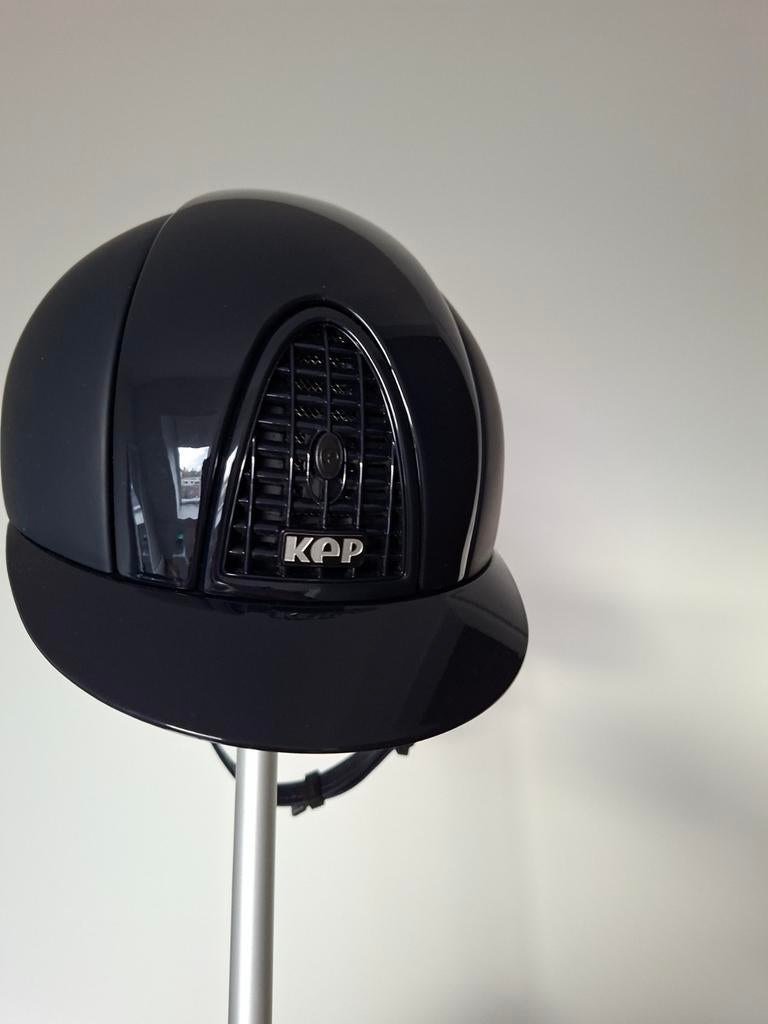 Kep Italia in uitstekende staat (schaal M), Dieren en Toebehoren, Paardrijkleding, Ophalen, Zo goed als nieuw, Dressuur, Cap