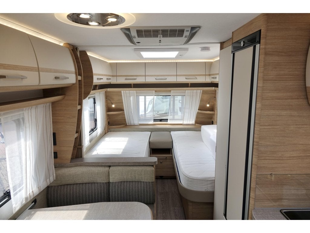 Fendt Bianco Activ 550 KMG Airco Mover Voortent 6 Pers Vol!, Caravans en Kamperen, Lengtebed, Bedrijf, Treinzit, Schokbreker