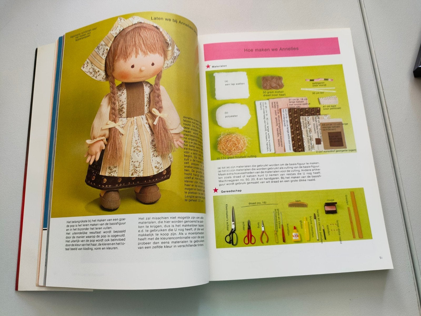 Het nieuwe poppenboek., Ophalen of Verzenden, 14e eeuw of eerder